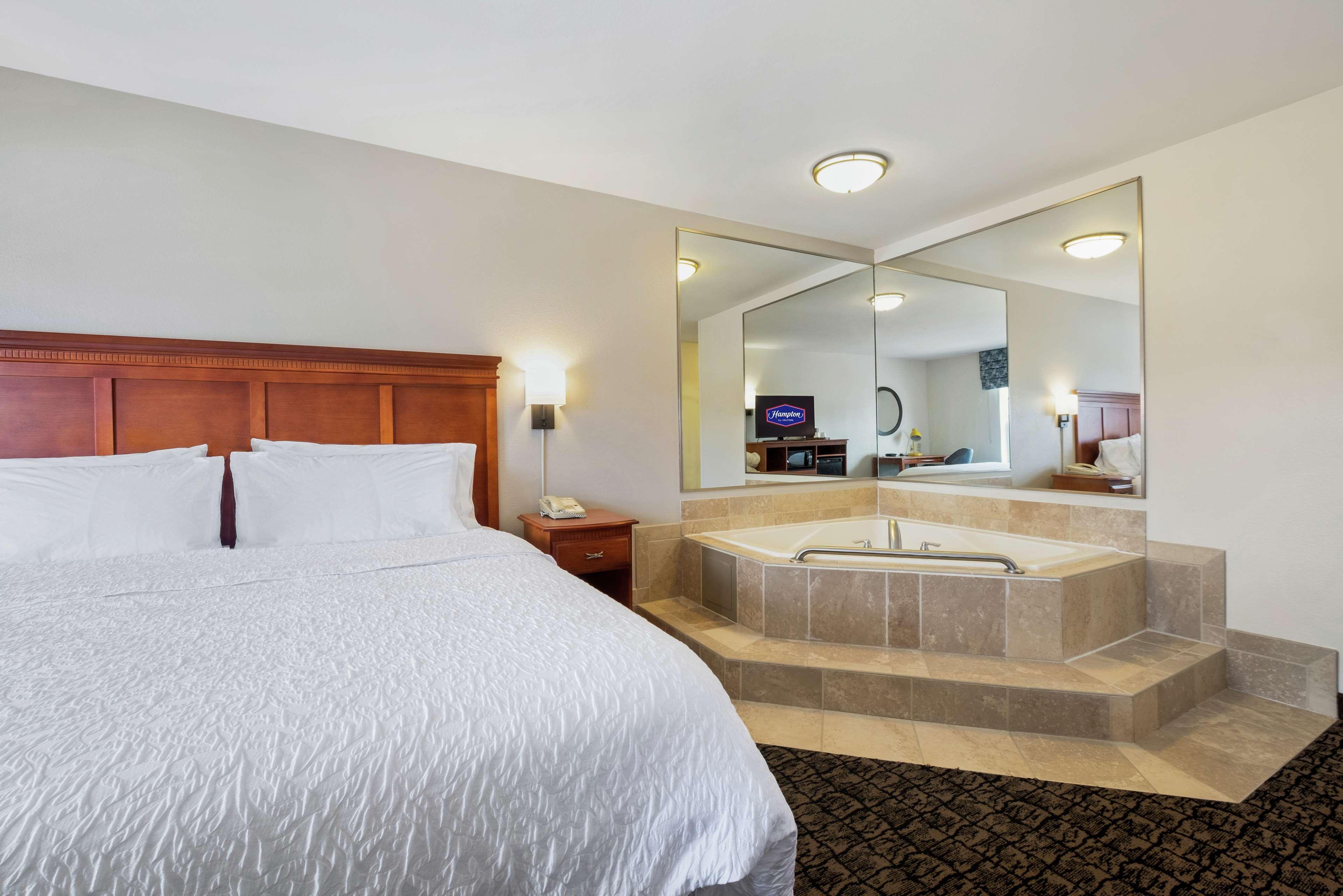 Hampton Inn & Suites Rockland Thomaston Exterior photo