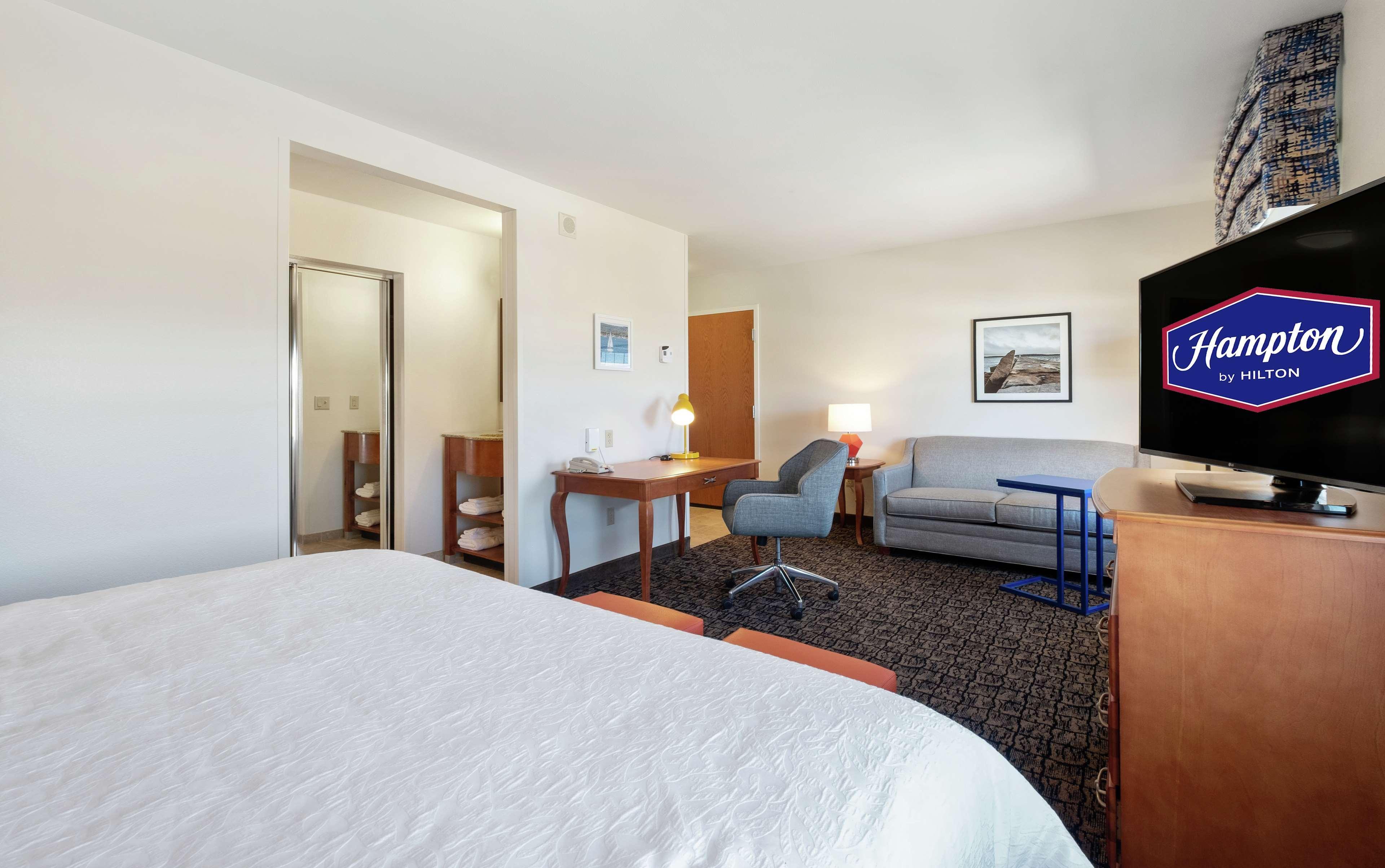 Hampton Inn & Suites Rockland Thomaston Exterior photo