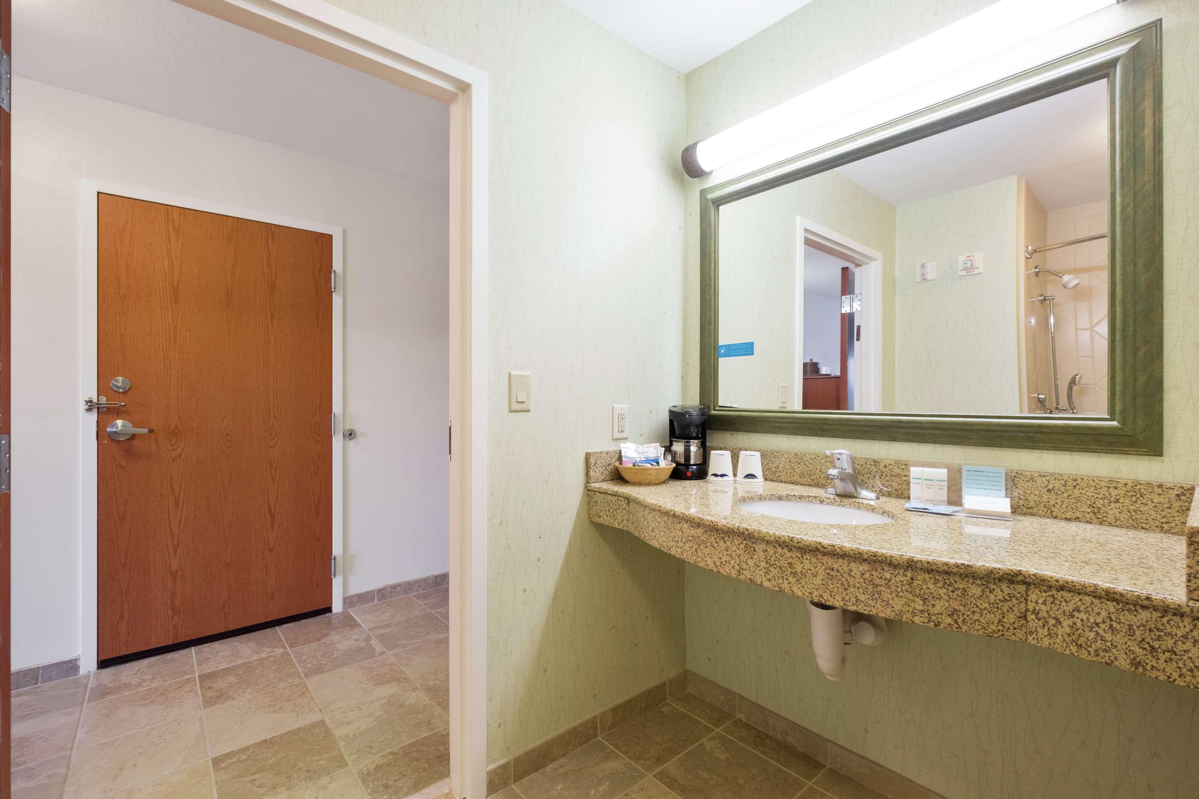 Hampton Inn & Suites Rockland Thomaston Exterior photo