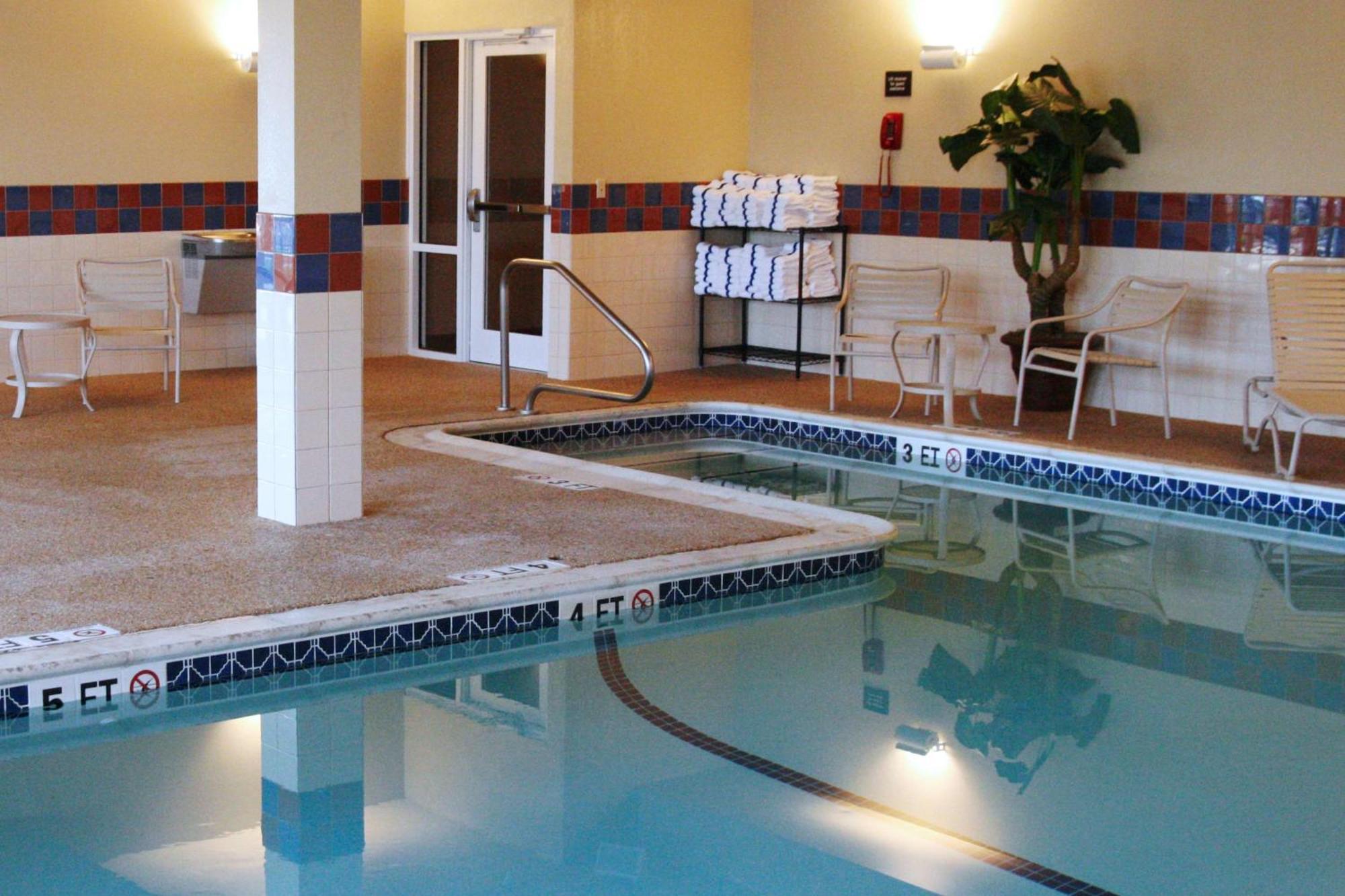 Hampton Inn & Suites Rockland Thomaston Exterior photo